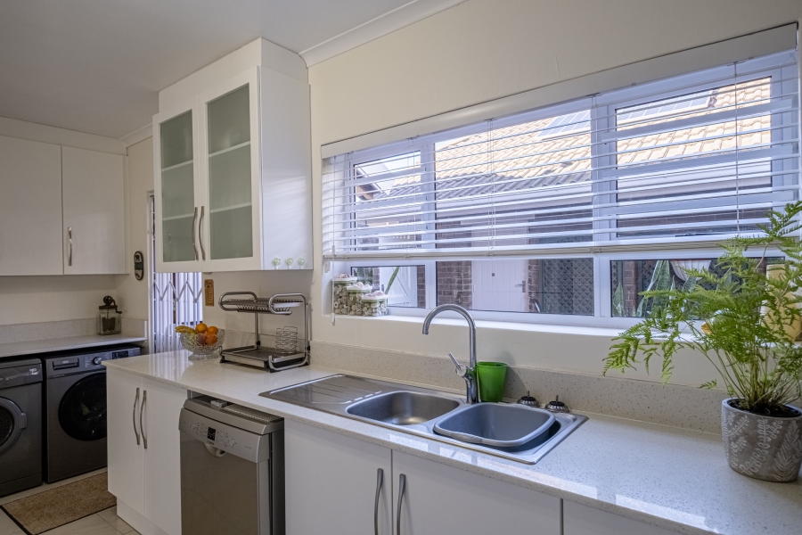 4 Bedroom Property for Sale in Summerstrand Eastern Cape